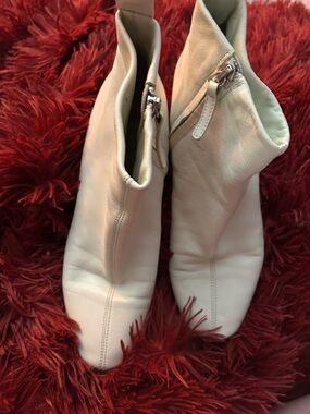 Everlane Cream & White Leather Ankle Booties with Side Zipper